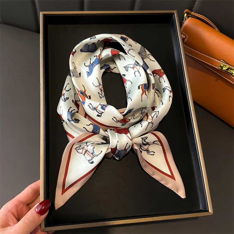 Women Bags 2026 Trends - Szalik damski z nowym wzorem konia