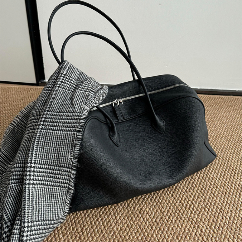 Czarna miękka skórzana torba t – Women Bags 2026 Trends recenzja i cena